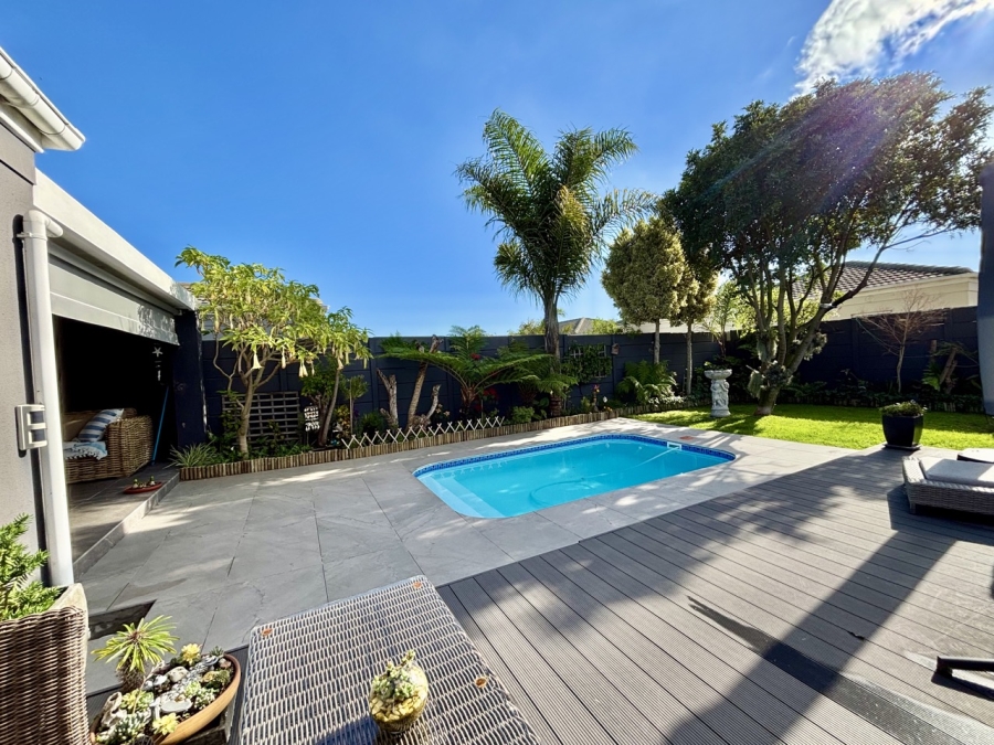 3 Bedroom Property for Sale in Sunningdale Western Cape